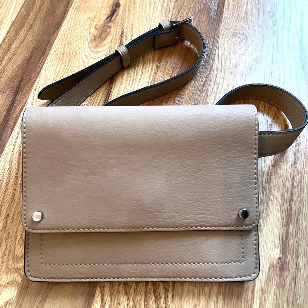 ✨HP🌸✨ NWOT Belt Bag